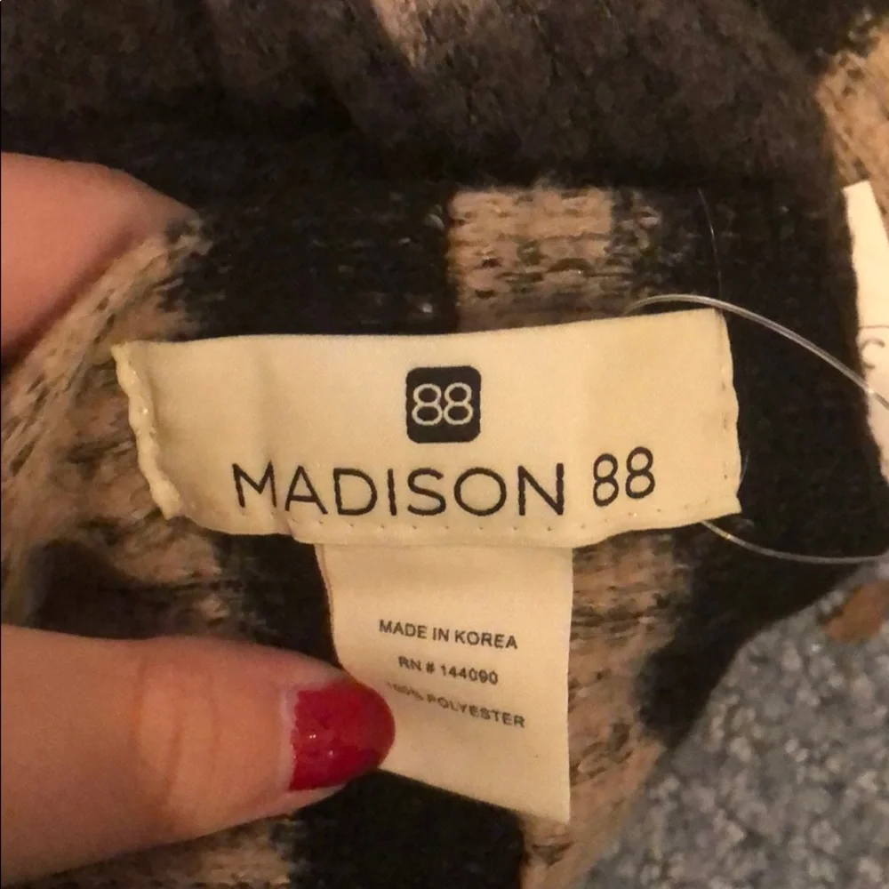 Madison 88 NWT infinity Over head Wrap/scarf host pick